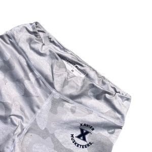 LEAGUE ACTIVITY XAVIER UNIVERSITY (OH) WHITE & GRAY CAMO LEGGINGS

Size Medium
